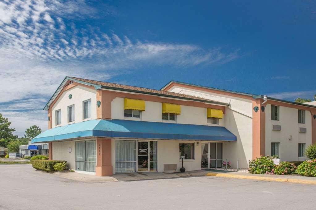 Econo Lodge Cherry Point Havelock Eksteriør billede