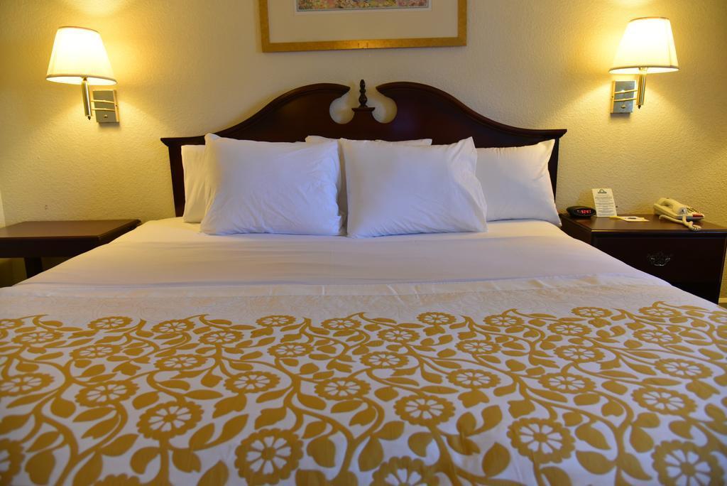Econo Lodge Cherry Point Havelock Eksteriør billede