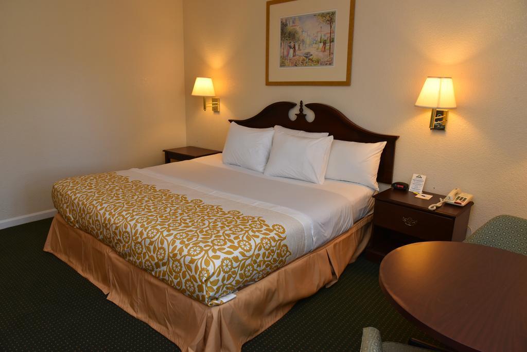 Econo Lodge Cherry Point Havelock Eksteriør billede