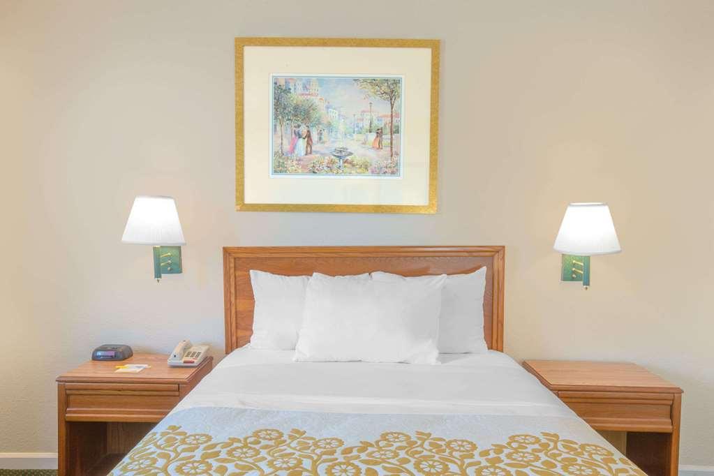 Econo Lodge Cherry Point Havelock Eksteriør billede