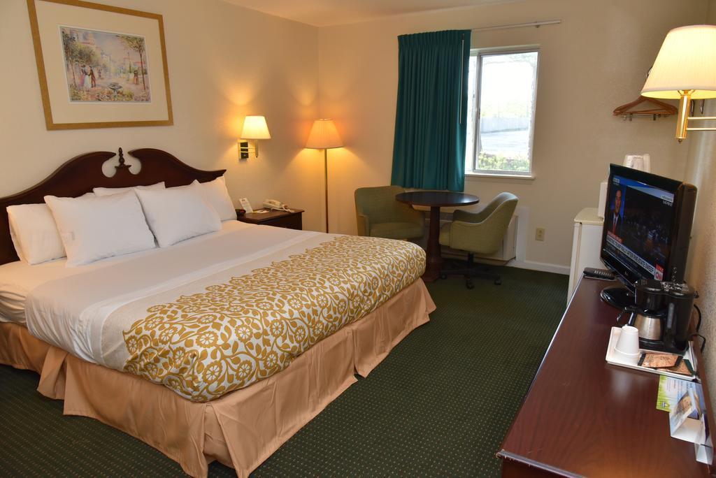 Econo Lodge Cherry Point Havelock Eksteriør billede