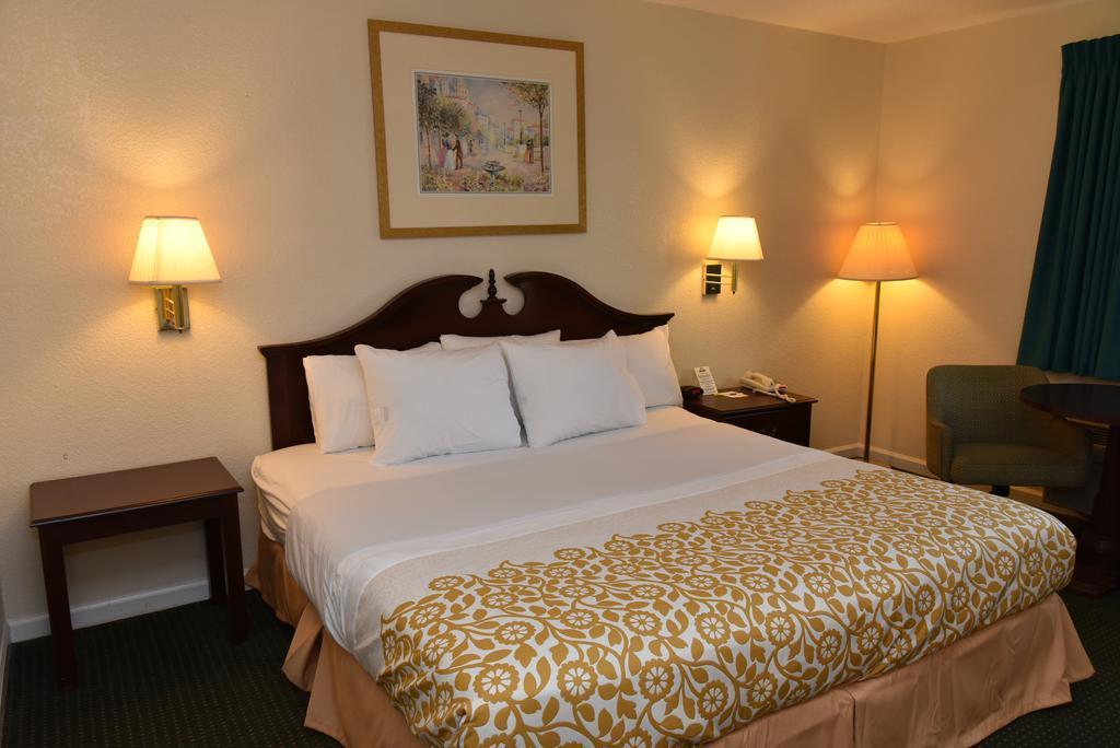 Econo Lodge Cherry Point Havelock Eksteriør billede