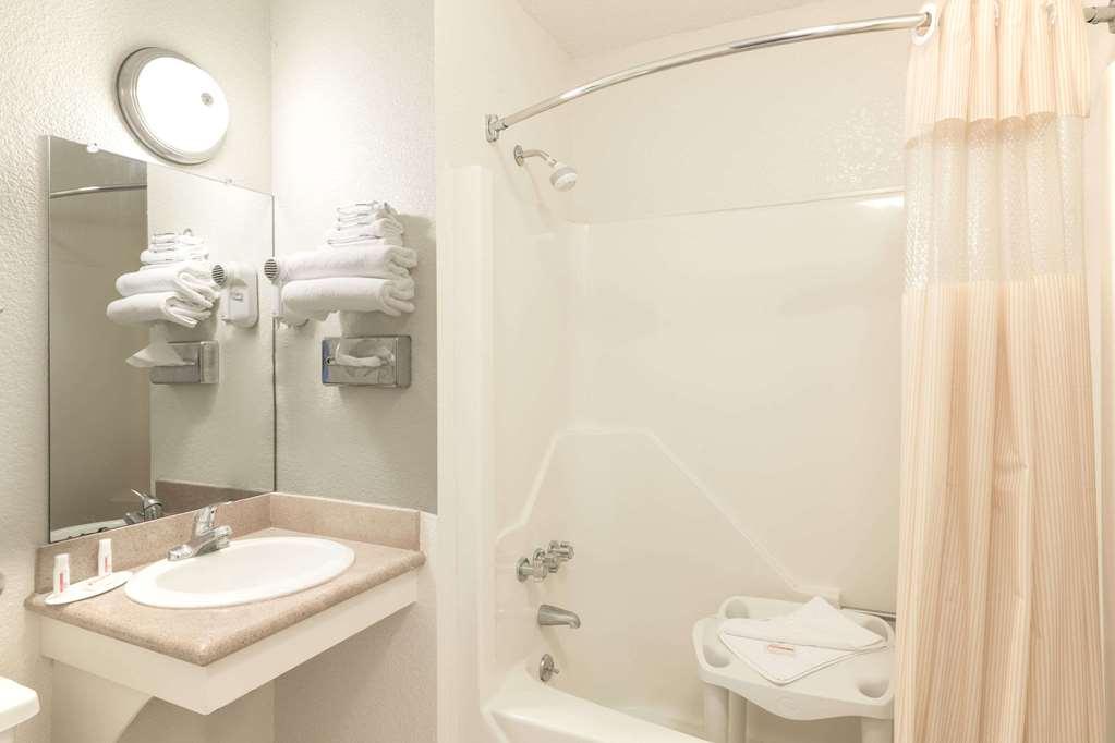 Econo Lodge Cherry Point Havelock Eksteriør billede