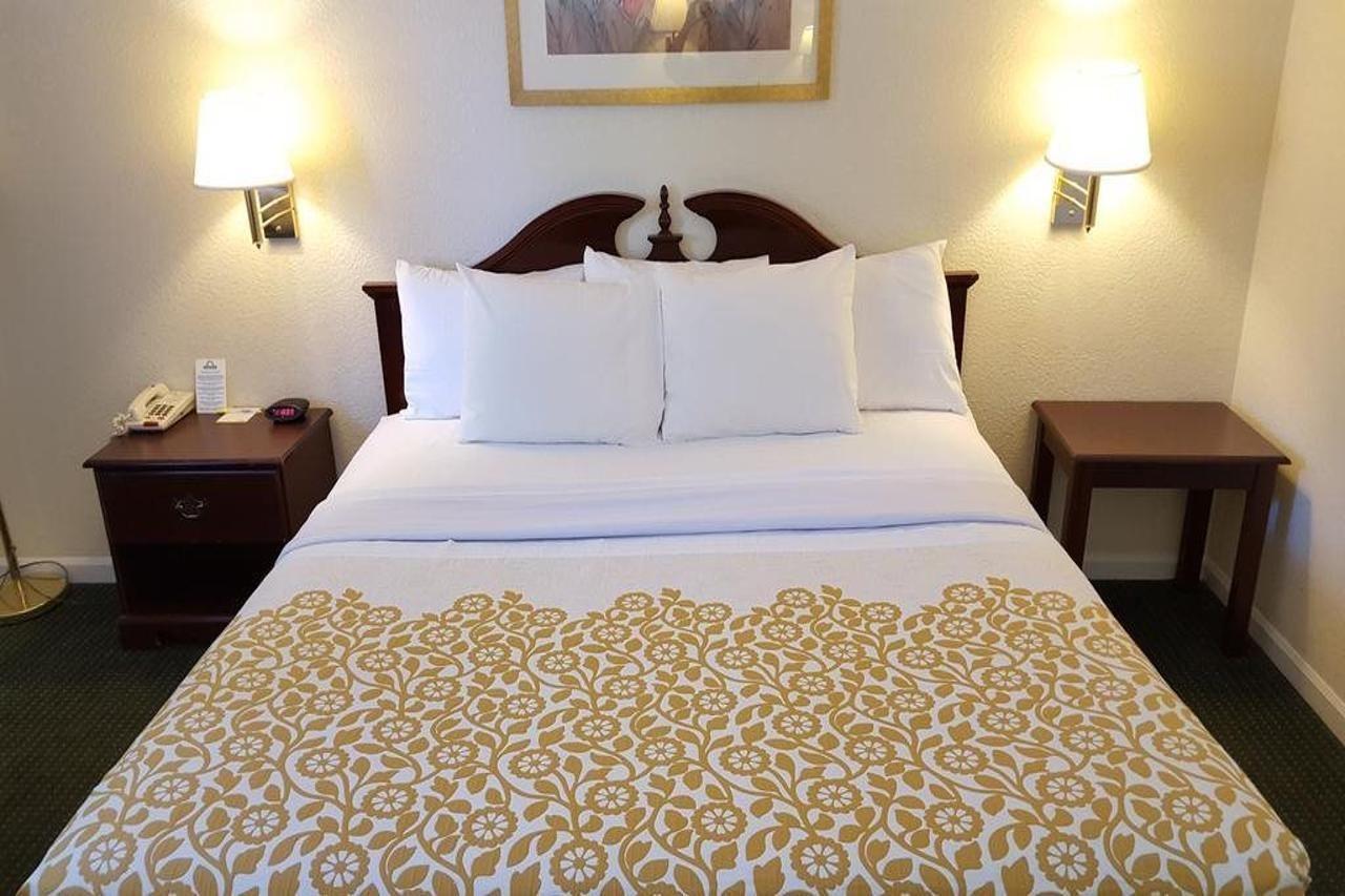 Econo Lodge Cherry Point Havelock Eksteriør billede