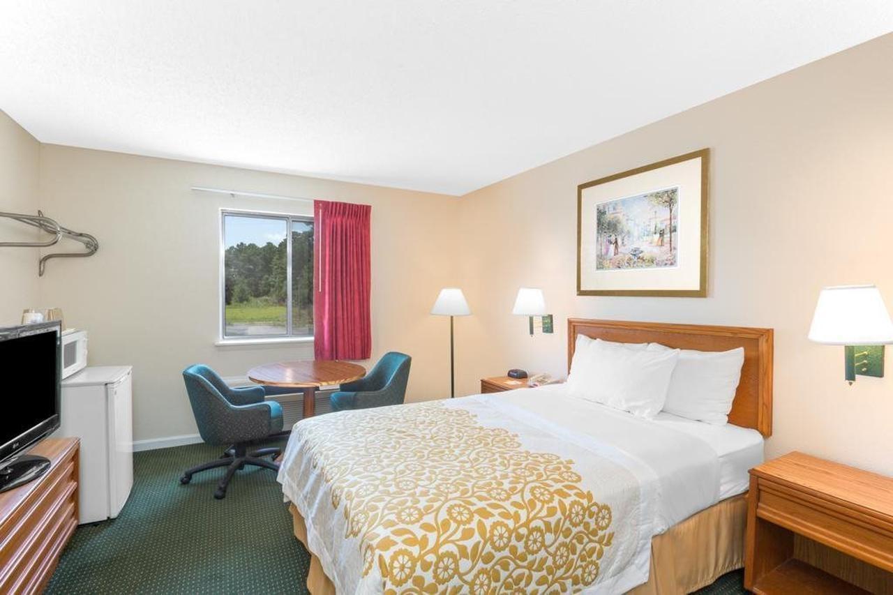 Econo Lodge Cherry Point Havelock Eksteriør billede