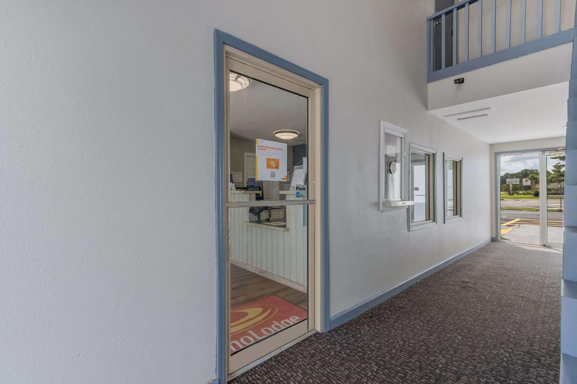 Econo Lodge Cherry Point Havelock Eksteriør billede