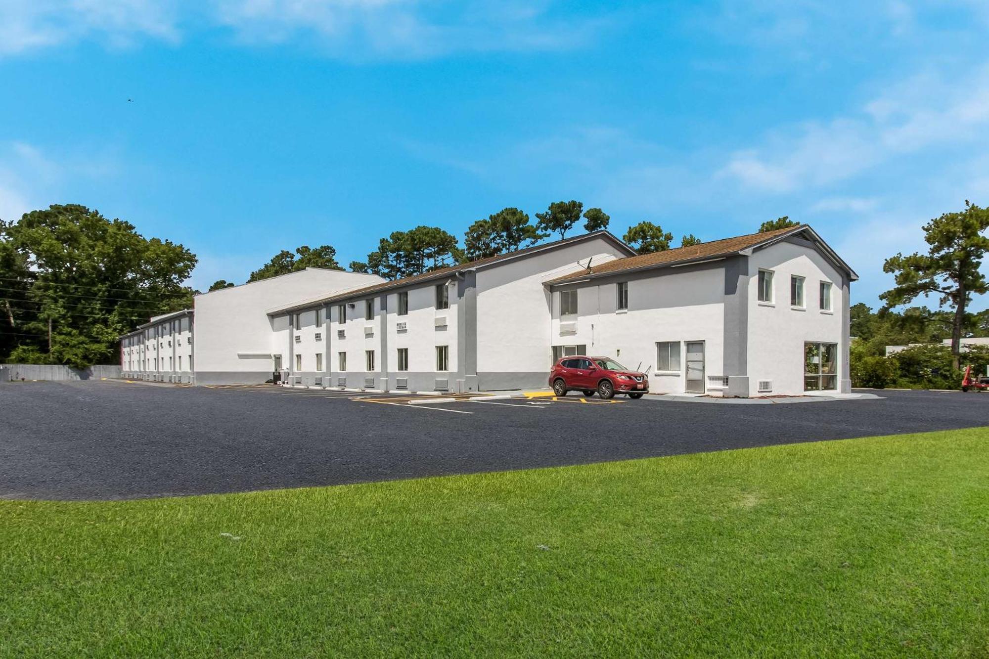 Econo Lodge Cherry Point Havelock Eksteriør billede