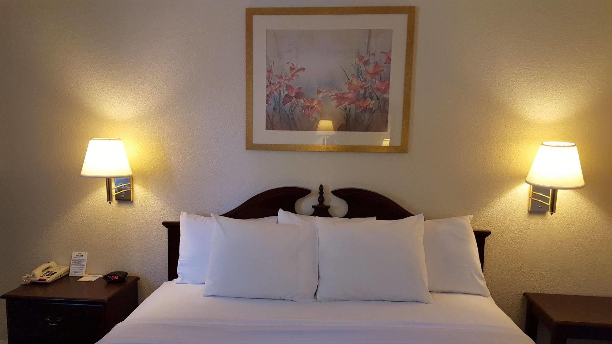 Econo Lodge Cherry Point Havelock Eksteriør billede