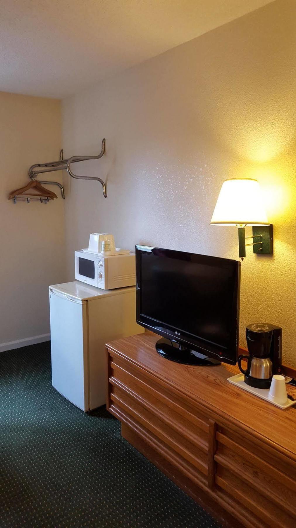 Econo Lodge Cherry Point Havelock Eksteriør billede